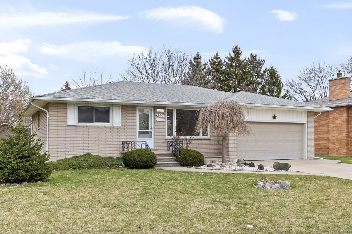 Windsor, ON N9G 1M3,890 Wallace AVE