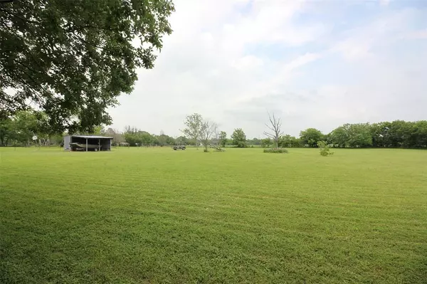 418 S Walker Street,  Blooming Grove,  TX 76626