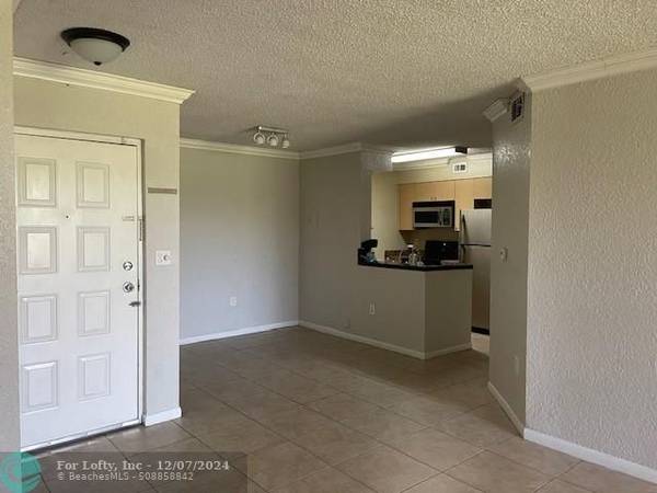 Oakland Park, FL 33309,2861 N Oakland Forest Dr  #105