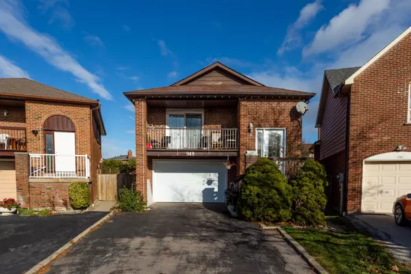 Mississauga, ON L5C 3L1,949 Hampstead CT