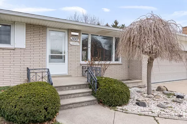 Windsor, ON N9G 1M3,890 Wallace AVE