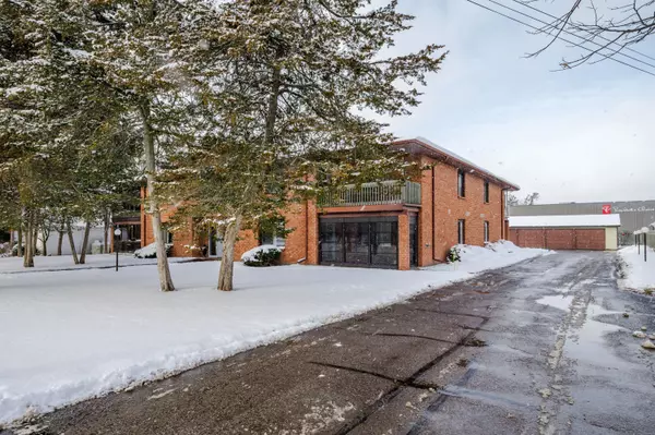 Kawartha Lakes, ON K0M 1A0,90 King ST E #208