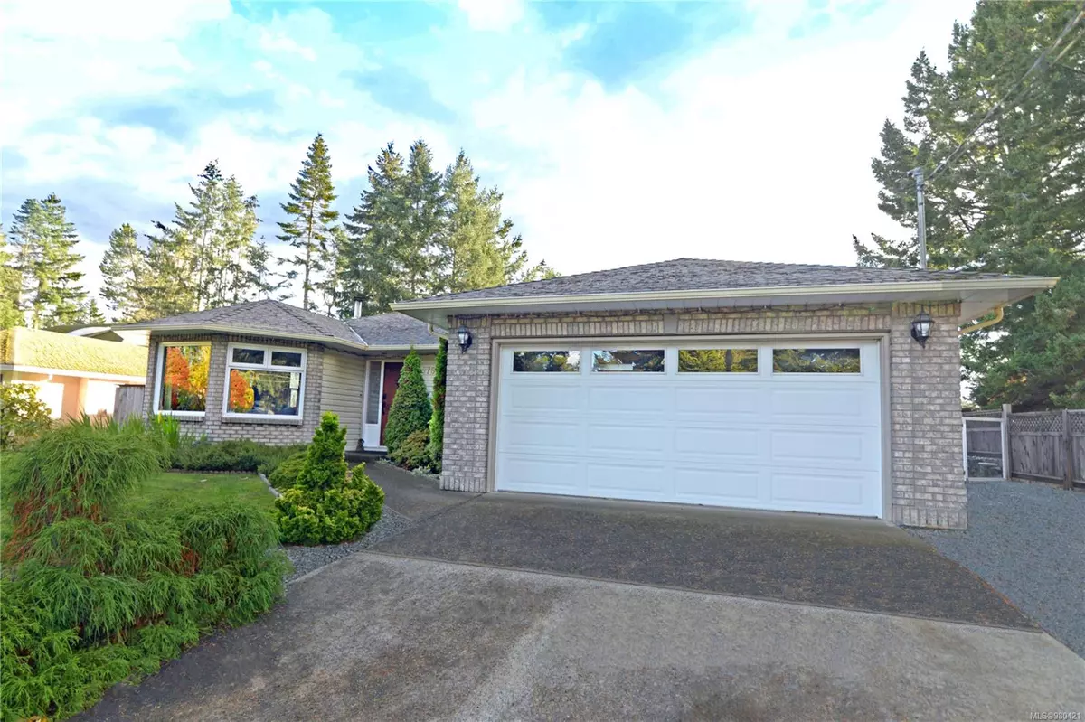 Qualicum Beach, BC V9K 1B1,576 Dogwood Rd