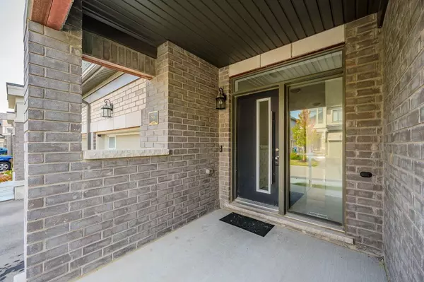 Guelph, ON N1K 0E2,166 Deerpath DR #86