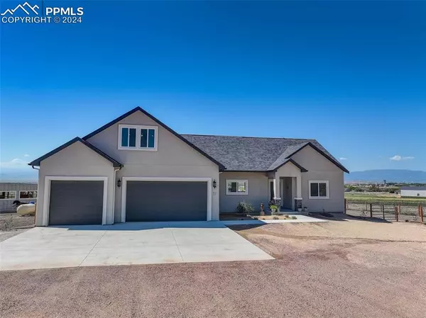 53 Top Rail Trail TRL,  Penrose,  CO 81240