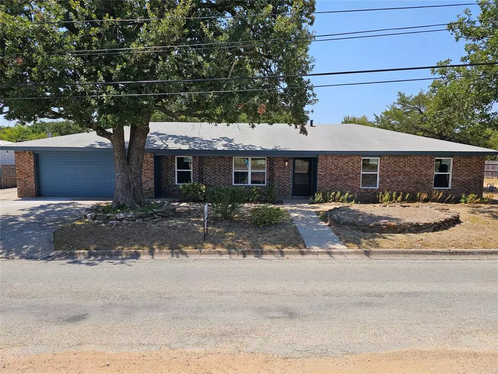 Bowie, TX 76230,1004 Roach Street