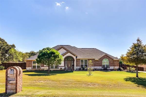 5124 Chase Landing Drive, Burleson, TX 76028