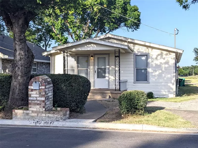 411 S Bradshaw Street, Denton, TX 76205