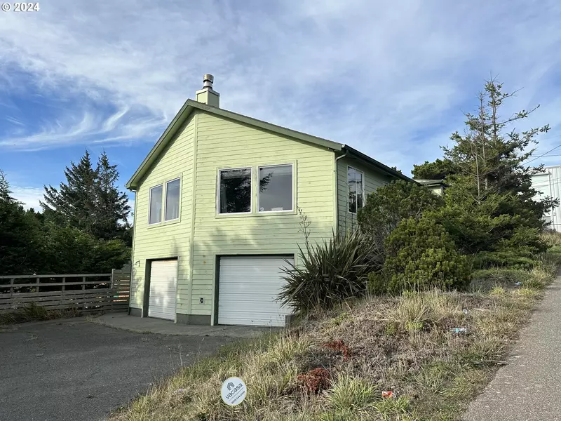 585 TICHENOR ST, Port Orford, OR 97465