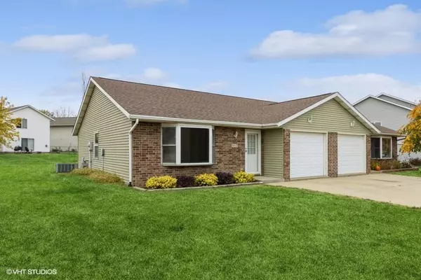 357 Sugar Creek Ln, North Liberty, IA 52317