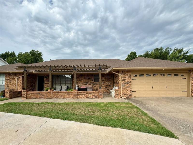 304 Flanders Drive, Chickasha, OK 73018