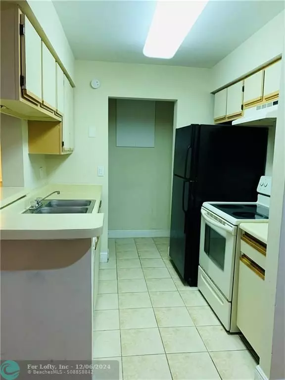 Pompano Beach, FL 33069,1235 SW 46th Ave  #713