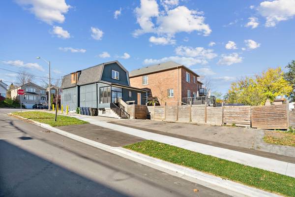 681 Scarlett RD, Toronto W09, ON M9P 2T3