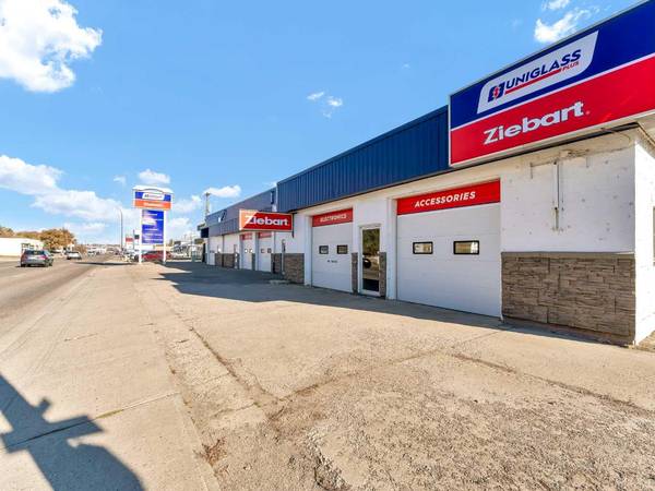 Medicine Hat, AB T1A2Y1,1137 & 1139 Kingsway AVE Southeast