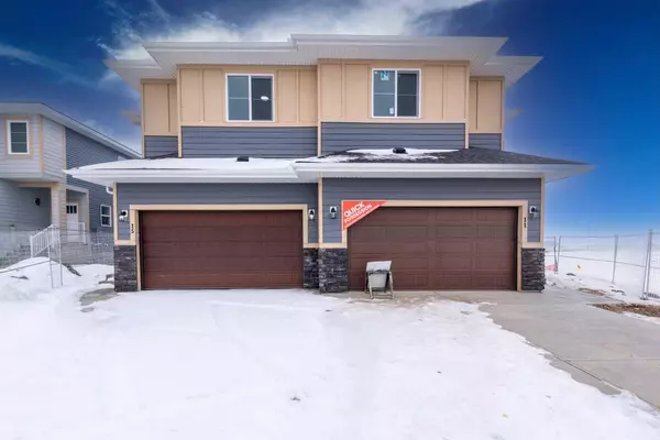 15 Waterford ST, Chestermere, AB T1X 2T9