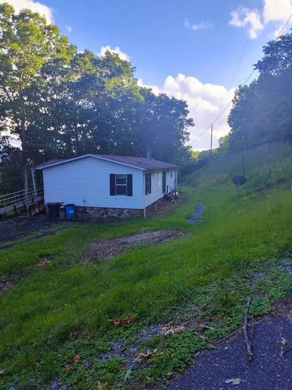 1045 Deer Mountain Drive, Princeton, WV 24740