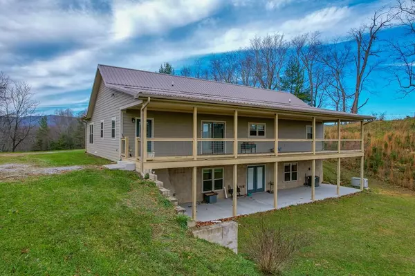 523 Falls Rd, Elk Creek, VA 24326