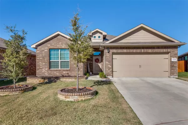 6208 Weaving Loom Way, Fort Worth, TX 76179