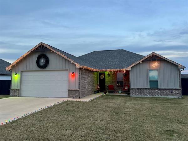 316 W James Street, Mabank, TX 75147