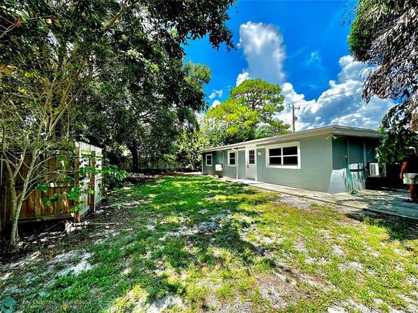 Oakland Park, FL 33334,1279 NE 40th Place  #3