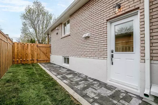 Bradford West Gwillimbury, ON L3Z 1T4,88 Luxury AVE #Bsmt