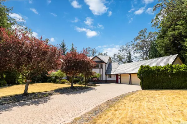 Oak Bay, BC V8R 3S1,2455 Cotswold Rd