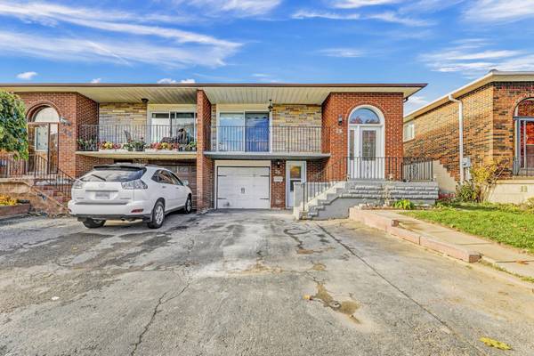 28 Royal Salisbury WAY, Brampton, ON L6V 3J6