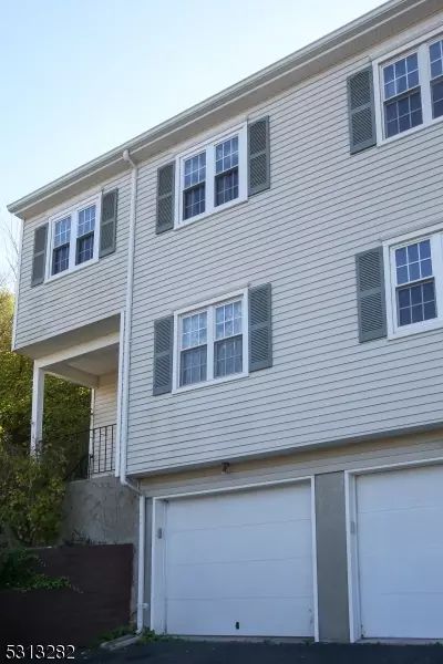 4 Marc Ct, Netcong Boro, NJ 07857