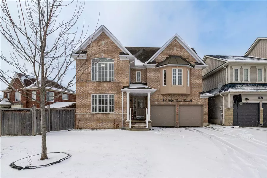 4 Maple Crown TER, Barrie, ON L4M 7H3