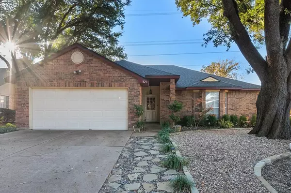 2821 Garden Grove Road, Grand Prairie, TX 75052