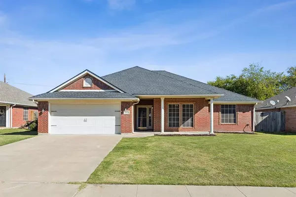 1024 Heberle Drive, Burleson, TX 76028