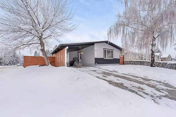 302 Adams CRES SE, Calgary, AB T2J 0T6