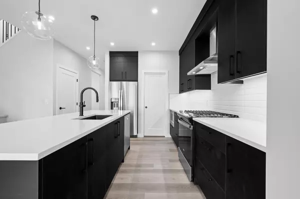 Calgary, AB T2X 4Y7,20 Walgrove PL Southeast