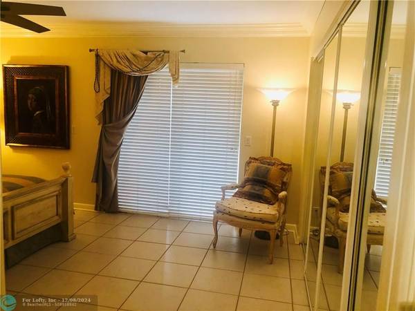 Deerfield Beach, FL 33442,137 E Farnham F  #137