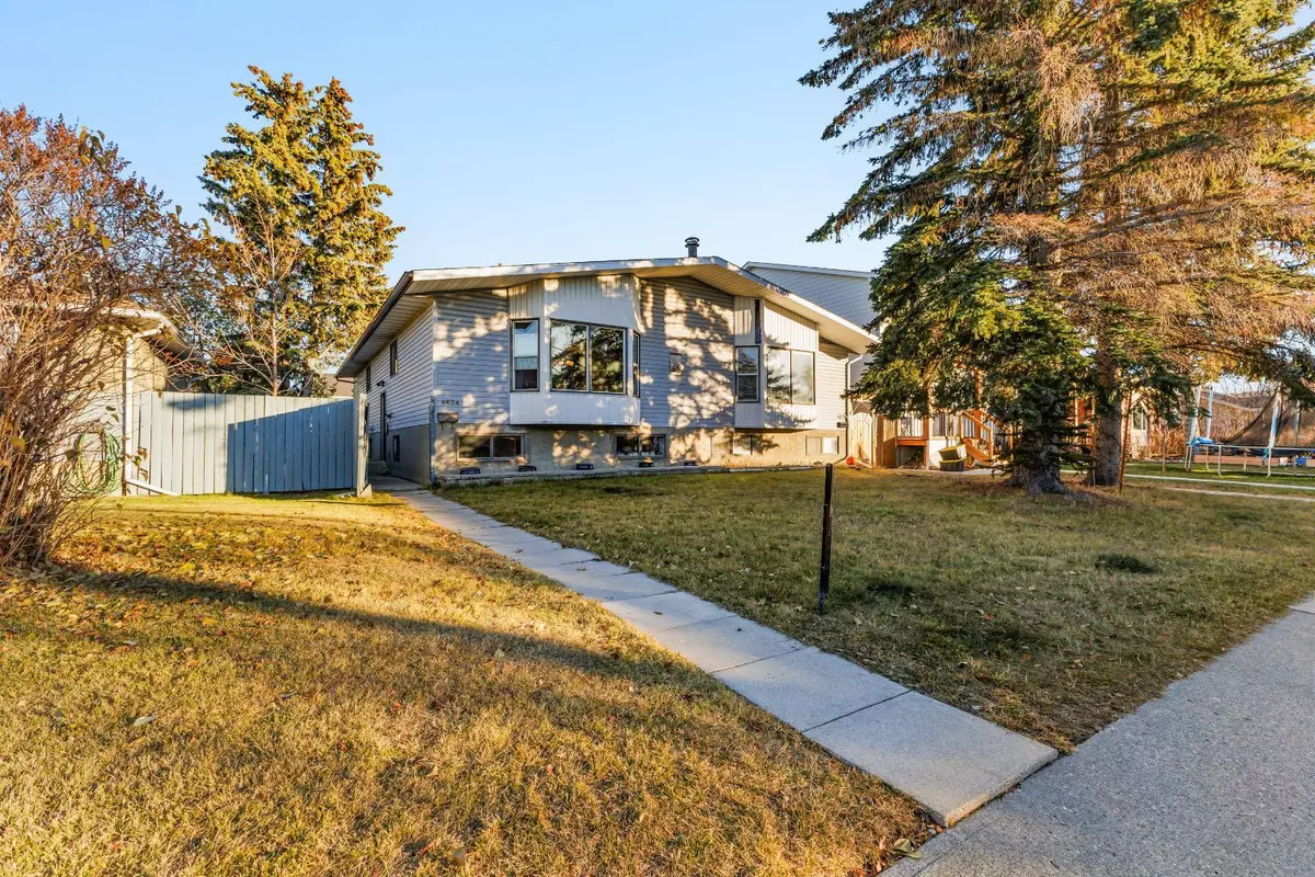 Calgary, AB T3B 2P6,4624 81 ST NW