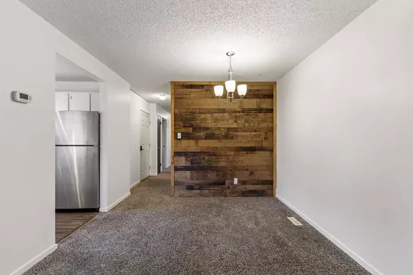 Calgary, AB T3B 2P6,4624 81 ST NW