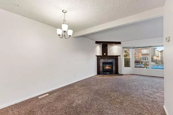 Calgary, AB T3B 2P6,4624 81 ST NW