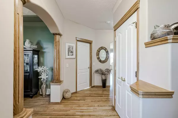 Calgary, AB T3L 2H5,67 Tuscany Village CT NW