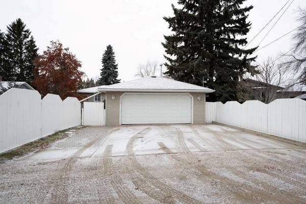 Red Deer, AB T4N 3N8,3537 Spruce DR