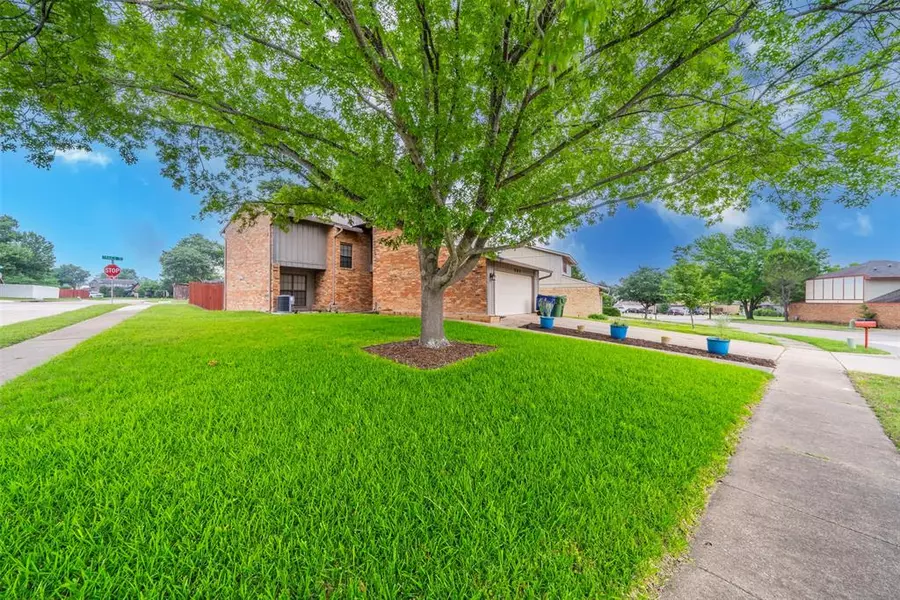 561 Trailcrest Drive, Garland, TX 75043