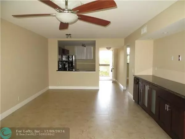 Oakland Park, FL 33309,110 Lake Emerald Dr  #409