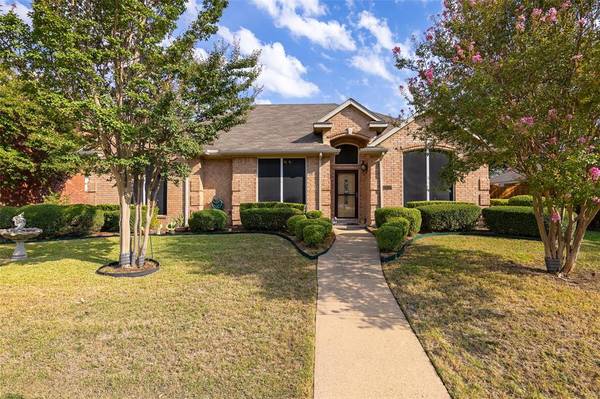 7717 Straits Drive, Rowlett, TX 75088