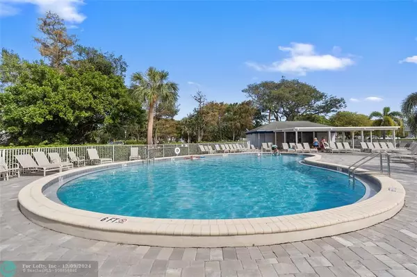 Deerfield Beach, FL 33442,2071 Oakridge F  #2071