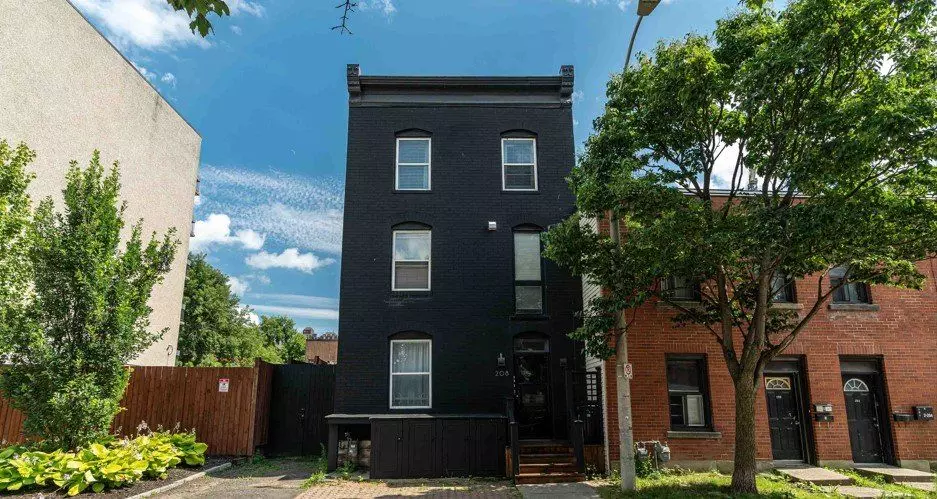 Lower Town - Sandy Hill, ON K1N 5R1,208 Clarence ST #4