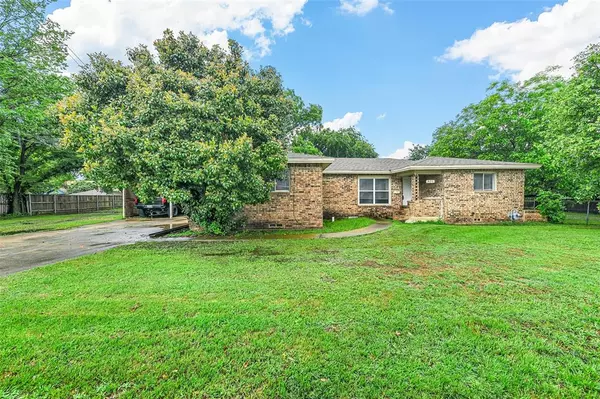 421 N Cowan Avenue, Lewisville, TX 75057