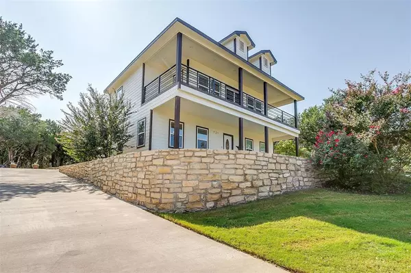 721 Rock Harbor Court, Granbury, TX 76048