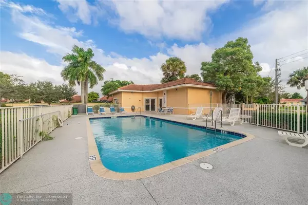 Tamarac, FL 33321,9905 Westwood Dr  #27-3