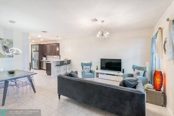 Hollywood, FL 33021,1190 Eucalyptus Drive  #4