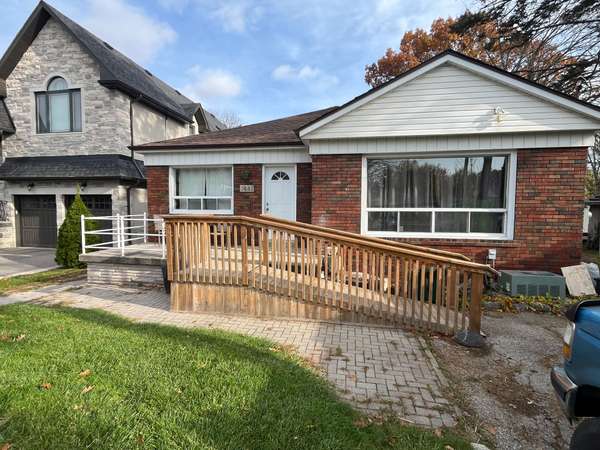 Mississauga, ON L5E 2N5,1481 Myron DR W