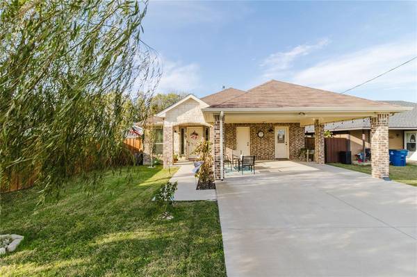 404 Avenue E, Ennis, TX 75119